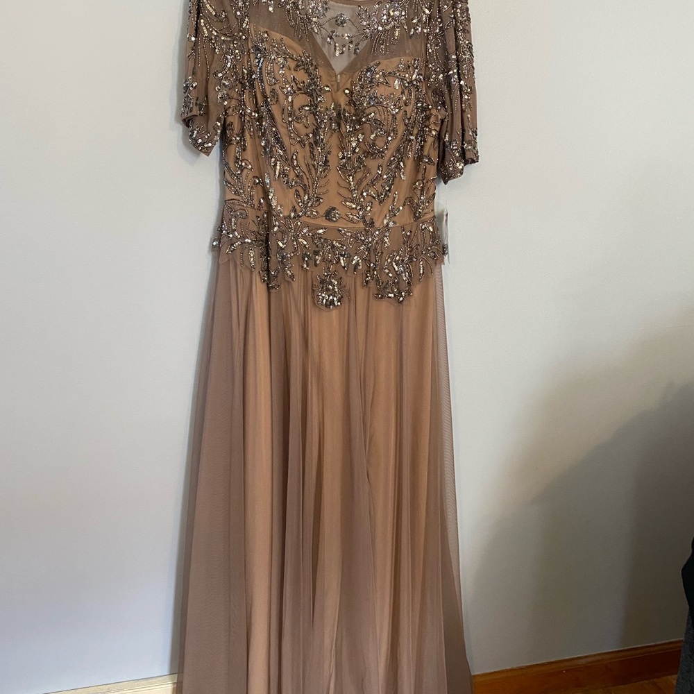 NWT Elegant Embellished Mother of the Bride Evening Gown